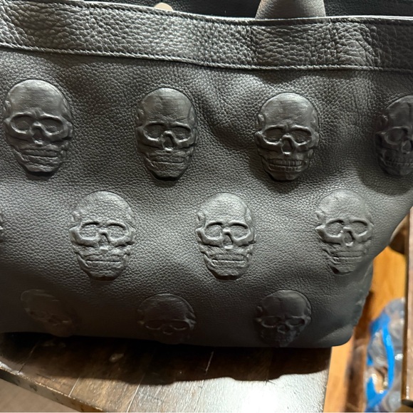 Edgy Black Skull Embossed Tote Bag I Opelle Italia - Picture 1 of 9